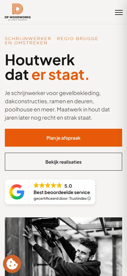 De website van DP Woodworks op een gsm